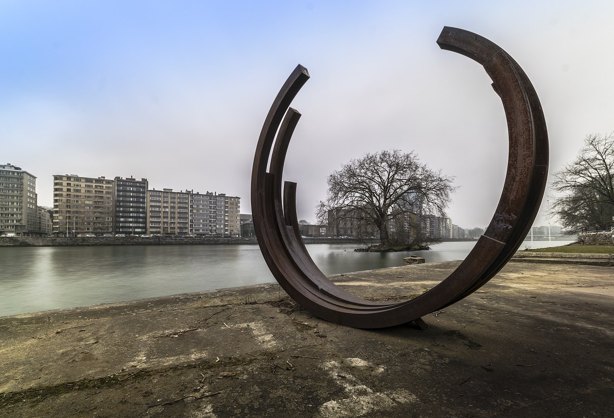 Les Arcs de Bernar Venet à Liège - Belgique