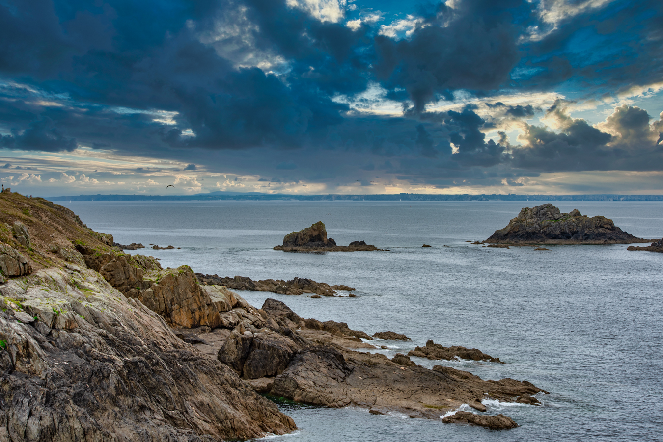 Une vue imprenable sur l'océan depuis la Pointe de Saint-Mathieu